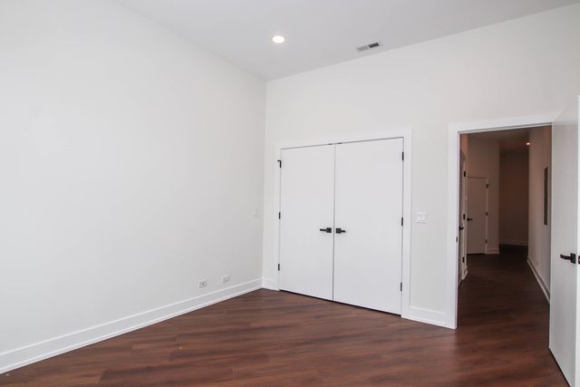 1001 N Milwaukee Avenue 204, Chicago, IL 60642