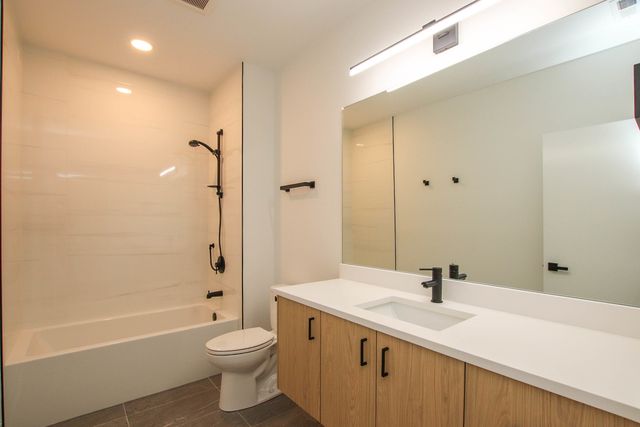 1001 N Milwaukee Avenue 204, Chicago, IL 60642