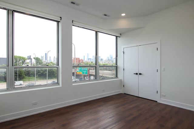1001 N Milwaukee Avenue 204, Chicago, IL 60642