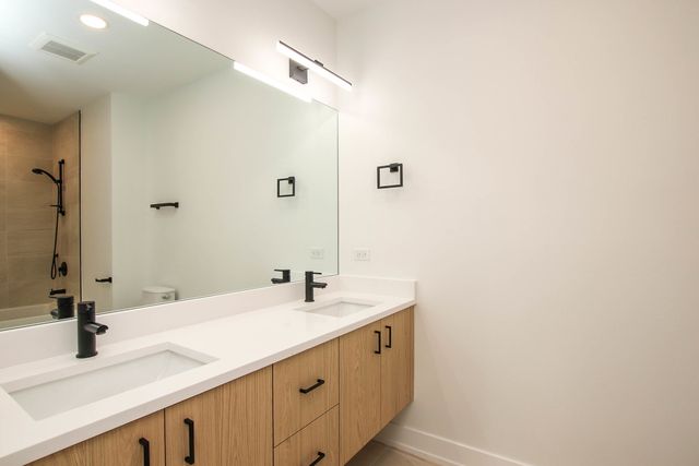 1001 N Milwaukee Avenue 204, Chicago, IL 60642