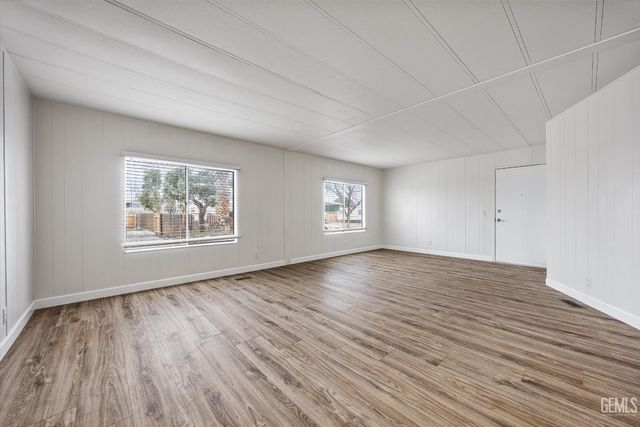 103 Cedarwood Lane, Bakersfield, CA 93308