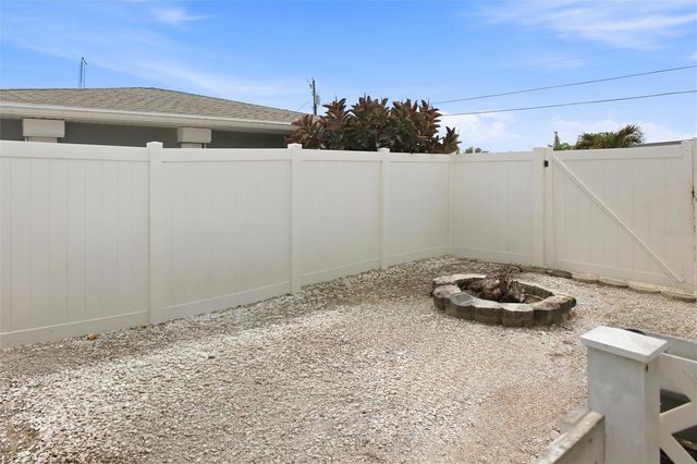 165 W TARPON BOULEVARD NW, Port Charlotte, FL 33952