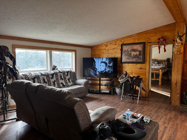 3917 County Road 4220, West Plains, MO 65775