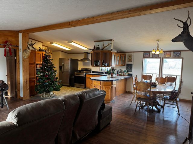 3917 County Road 4220, West Plains, MO 65775