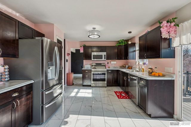 16121 R Street, Omaha, NE 68135