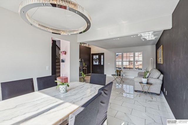 16121 R Street, Omaha, NE 68135