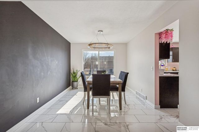 16121 R Street, Omaha, NE 68135