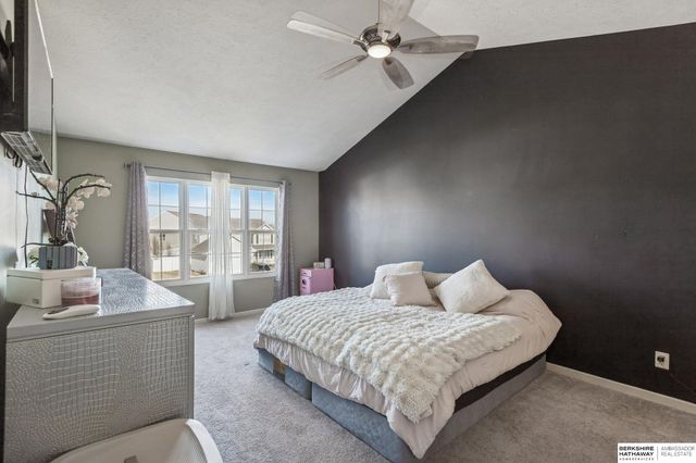 16121 R Street, Omaha, NE 68135