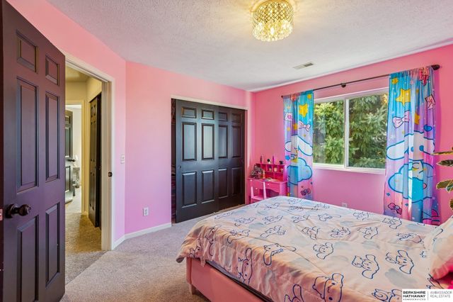 16121 R Street, Omaha, NE 68135