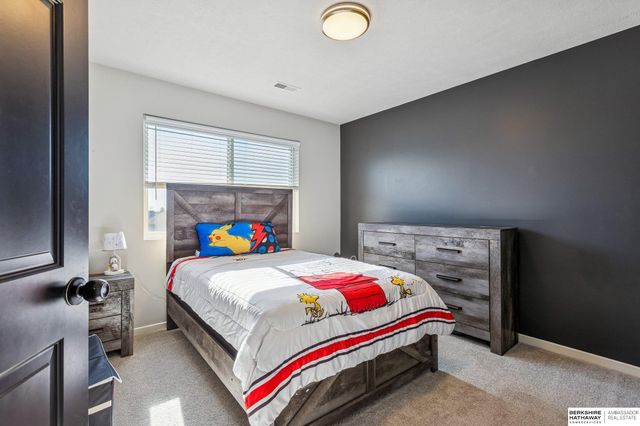 16121 R Street, Omaha, NE 68135