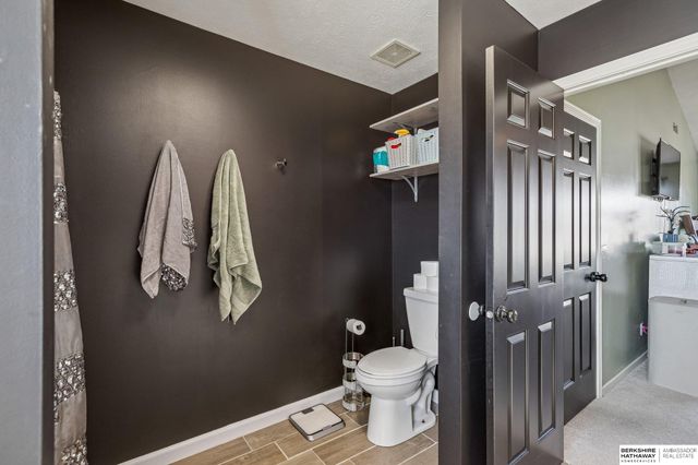 16121 R Street, Omaha, NE 68135