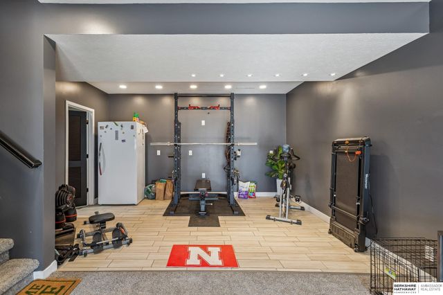 16121 R Street, Omaha, NE 68135