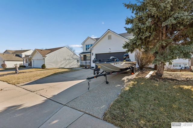 16121 R Street, Omaha, NE 68135