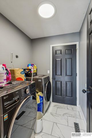 16121 R Street, Omaha, NE 68135