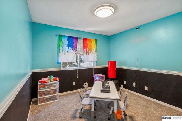 16121 R Street, Omaha, NE 68135