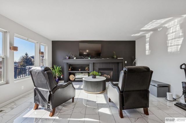 16121 R Street, Omaha, NE 68135