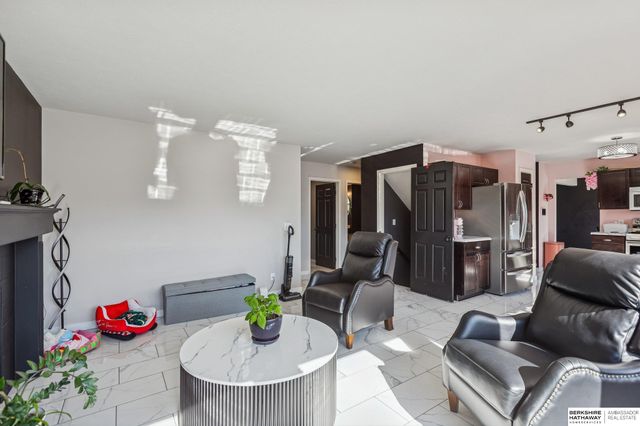 16121 R Street, Omaha, NE 68135