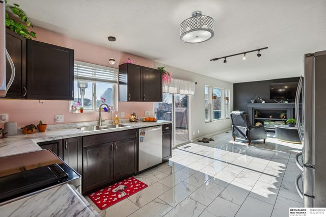 16121 R Street, Omaha, NE 68135