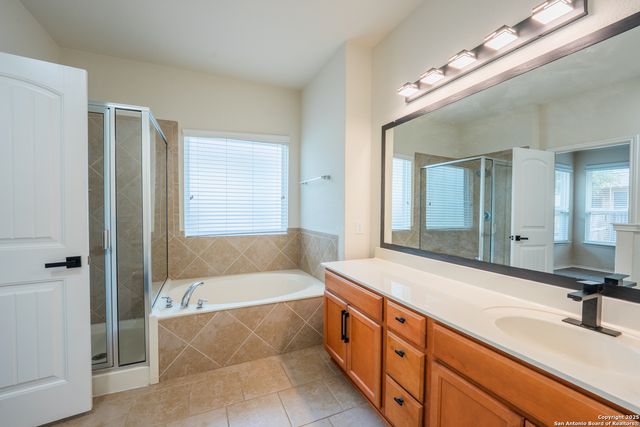 8615 Emerald Sky Dr, San Antonio, TX 78254