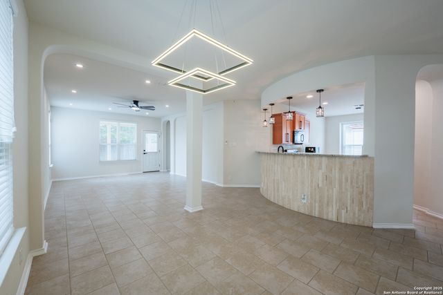 8615 Emerald Sky Dr, San Antonio, TX 78254