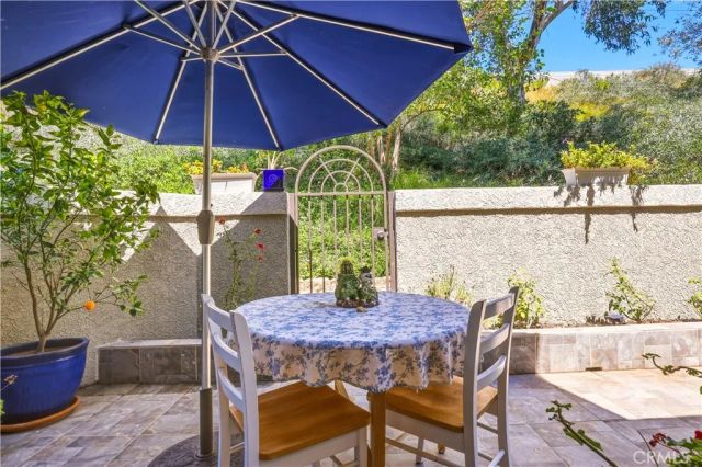 22229 Shadow Valley, Chatsworth, CA 91311