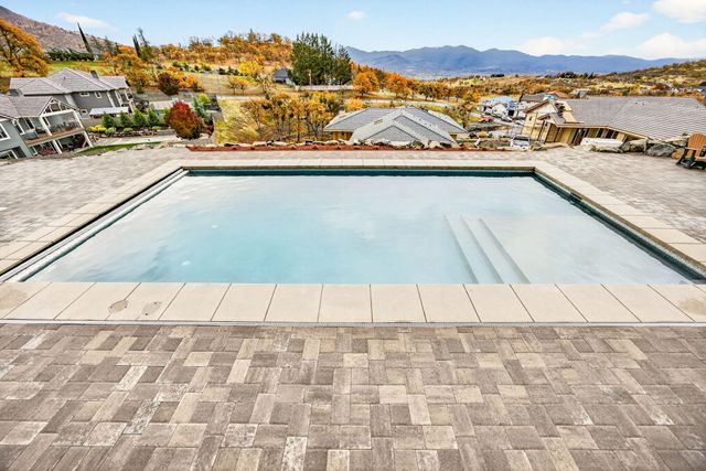 5623 Autumn Park Drive, Medford, OR 97504