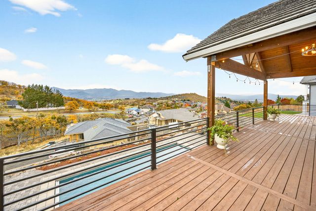 5623 Autumn Park Drive, Medford, OR 97504