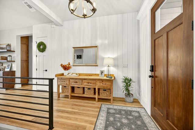 5623 Autumn Park Drive, Medford, OR 97504