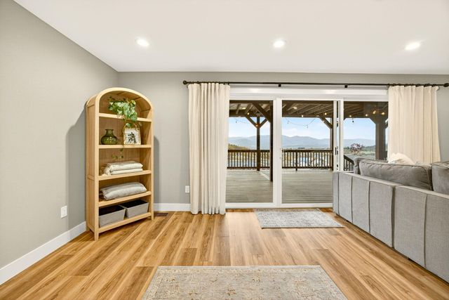 5623 Autumn Park Drive, Medford, OR 97504