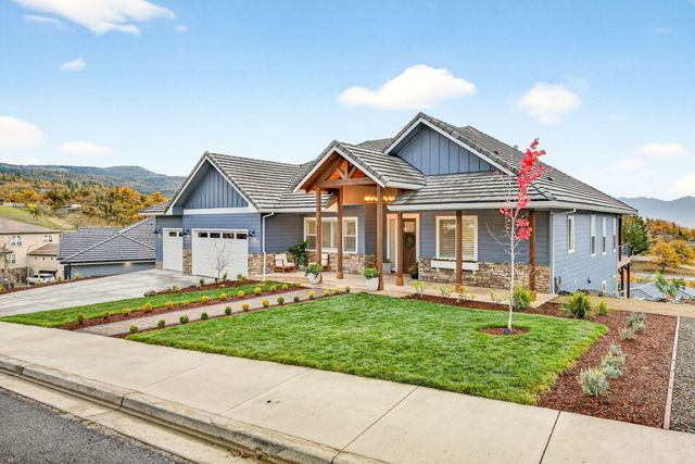 5623 Autumn Park Drive, Medford, OR 97504