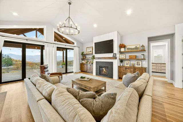 5623 Autumn Park Drive, Medford, OR 97504