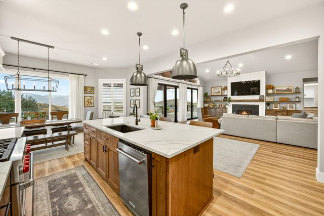 5623 Autumn Park Drive, Medford, OR 97504