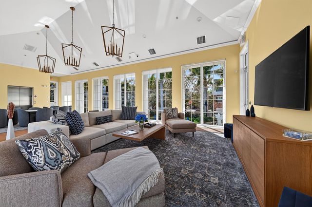 145 N Cannery Row Circle, Delray Beach, FL 33444