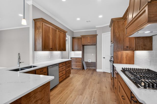 111 Katy Lane, Bossier City, LA 71111
