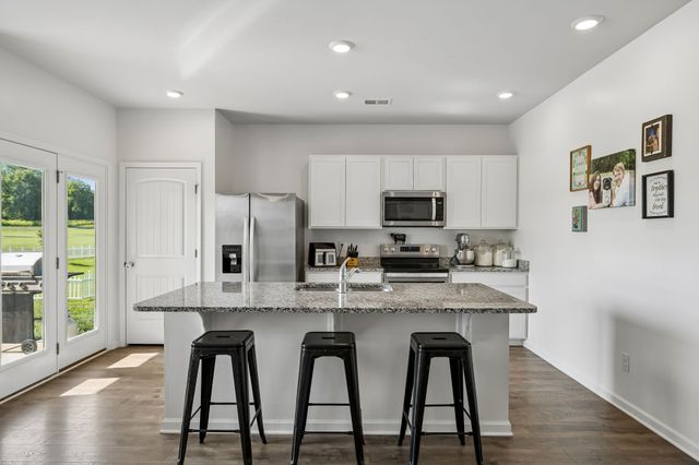 432 Lauren Ln, Chapel Hill, TN 37034