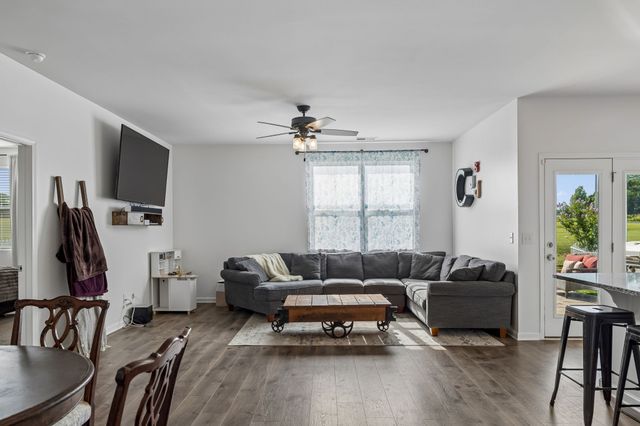 432 Lauren Ln, Chapel Hill, TN 37034