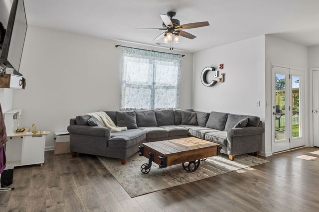 432 Lauren Ln, Chapel Hill, TN 37034