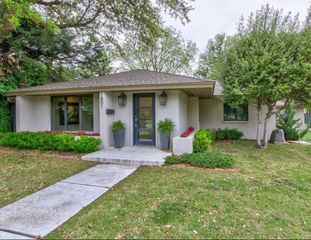 1801 Westminster Place, Nichols Hills, OK 73120