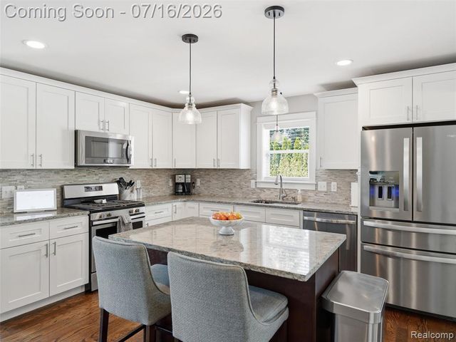 1427 N Maple Avenue, Royal Oak, MI 48067