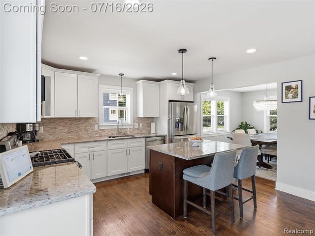 1427 N Maple Avenue, Royal Oak, MI 48067