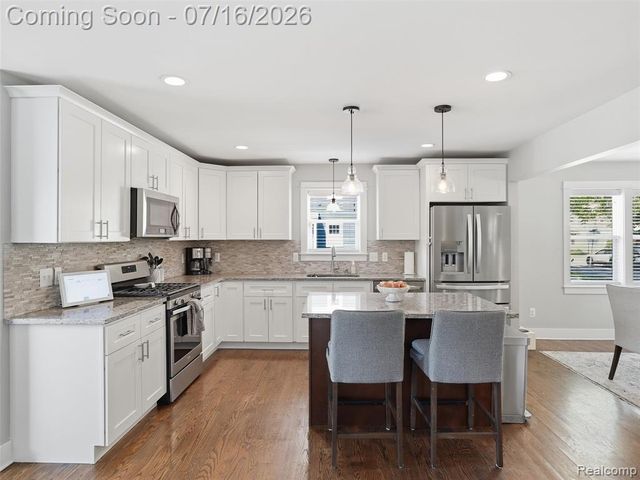 1427 N Maple Avenue, Royal Oak, MI 48067
