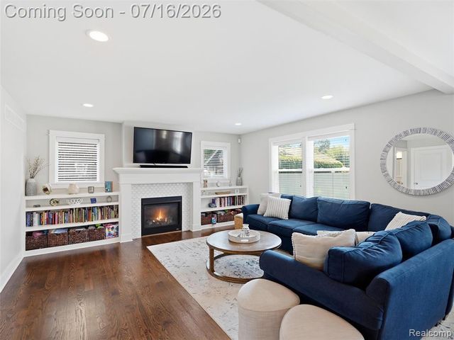 1427 N Maple Avenue, Royal Oak, MI 48067