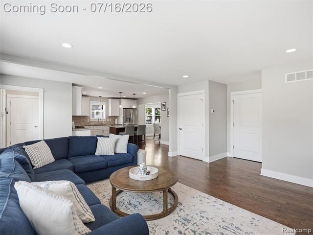 1427 N Maple Avenue, Royal Oak, MI 48067