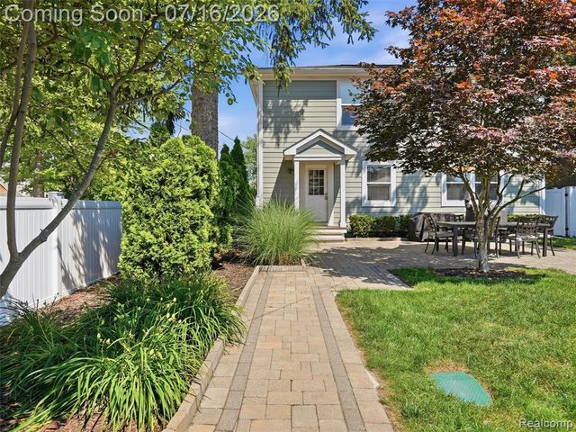 1427 N Maple Avenue, Royal Oak, MI 48067