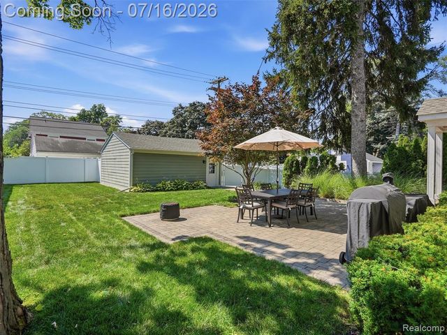 1427 N Maple Avenue, Royal Oak, MI 48067