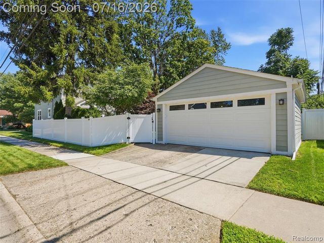 1427 N Maple Avenue, Royal Oak, MI 48067