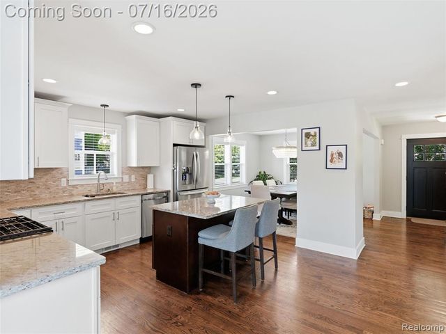 1427 N Maple Avenue, Royal Oak, MI 48067