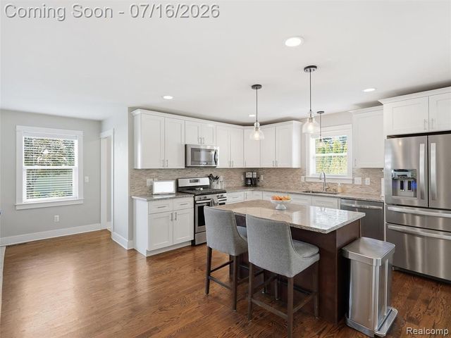 1427 N Maple Avenue, Royal Oak, MI 48067