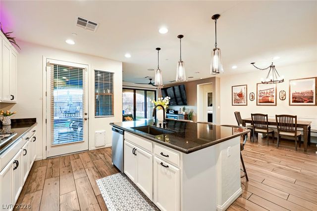 41 Tatahatso Point Street, Henderson, NV 89011