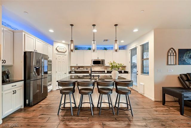41 Tatahatso Point Street, Henderson, NV 89011
